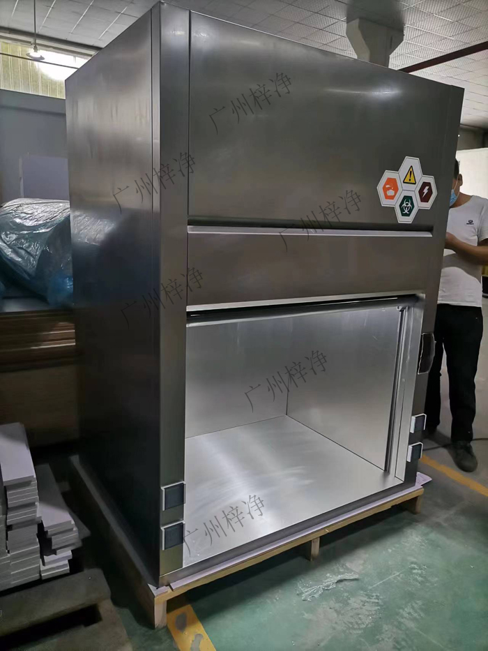 不锈钢桌上型通风柜 不锈钢桌上型通风柜给予操作者最有效的人身保护,使实验室的工作环境无比的优雅、美观、舒适。
