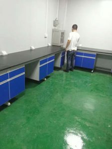 在布置实验台时,应首先根据实验需求进行合理的空间规划。 在布置实验台时,应首先根据实验需求进行合理的空间规划。